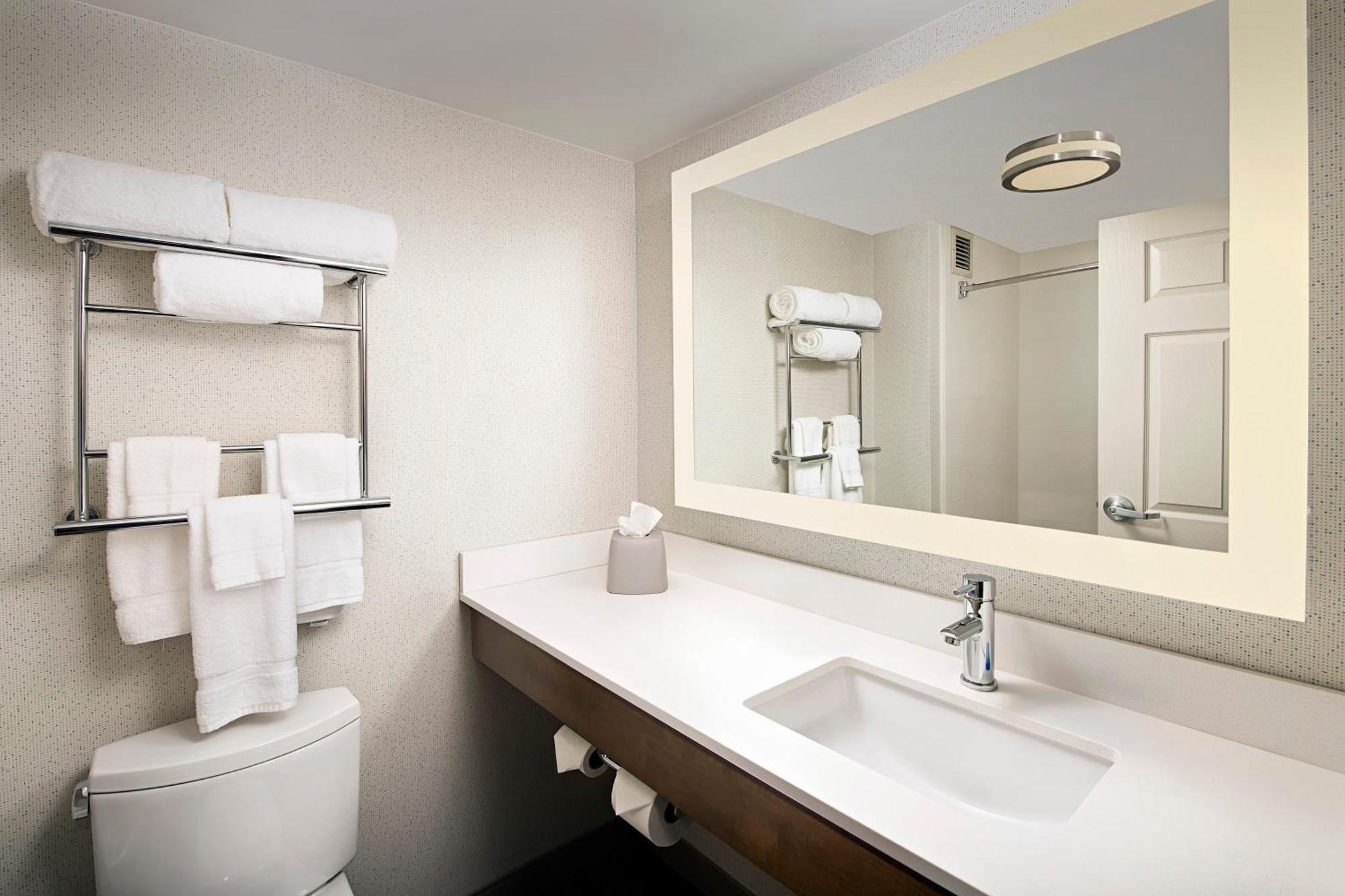 Holiday Inn Express & Suites Baltimore - BWI Airport North By Ihg Linthicum Exterior photo